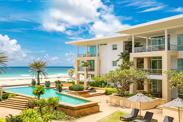Outdoor pool, an infinity pool