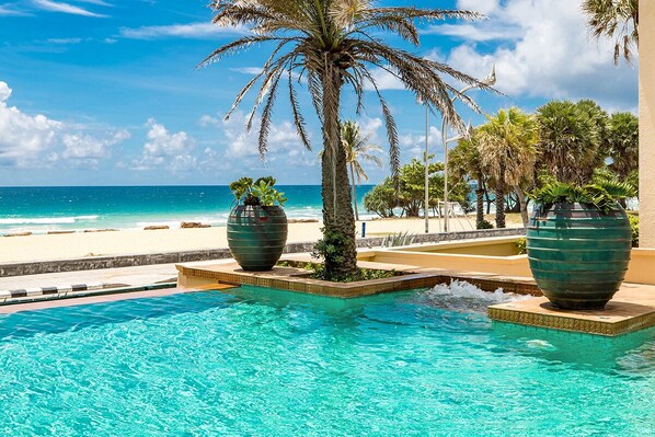 Outdoor pool, an infinity pool