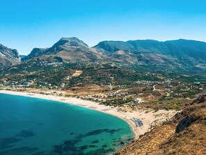 A coastal town with a beach, buildings, and mountainous terrain. - Metatulia 1 villa,sea views,pool,Souda,Plakias (Plakias)