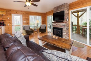 Smart TV, fireplace, books - Peaceful Mountain Cabin Nestled on 3.5 Acres - Multi-Tier Deck, Creek Access! (Clyde)