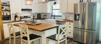 Sebring Florida Farmhouse just minutes from Raceway