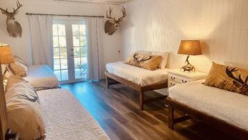 4 bedrooms, desk, iron/ironing board, free WiFi