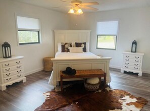 4 bedrooms, desk, iron/ironing board, free WiFi