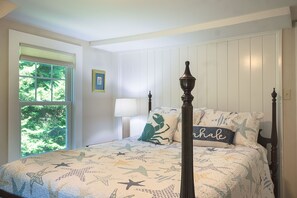 5 bedrooms, iron/ironing board, free WiFi - 611 Rt 6A- Family-friendly home near beach with spacious yard, pet-friendly! (East Sandwich)