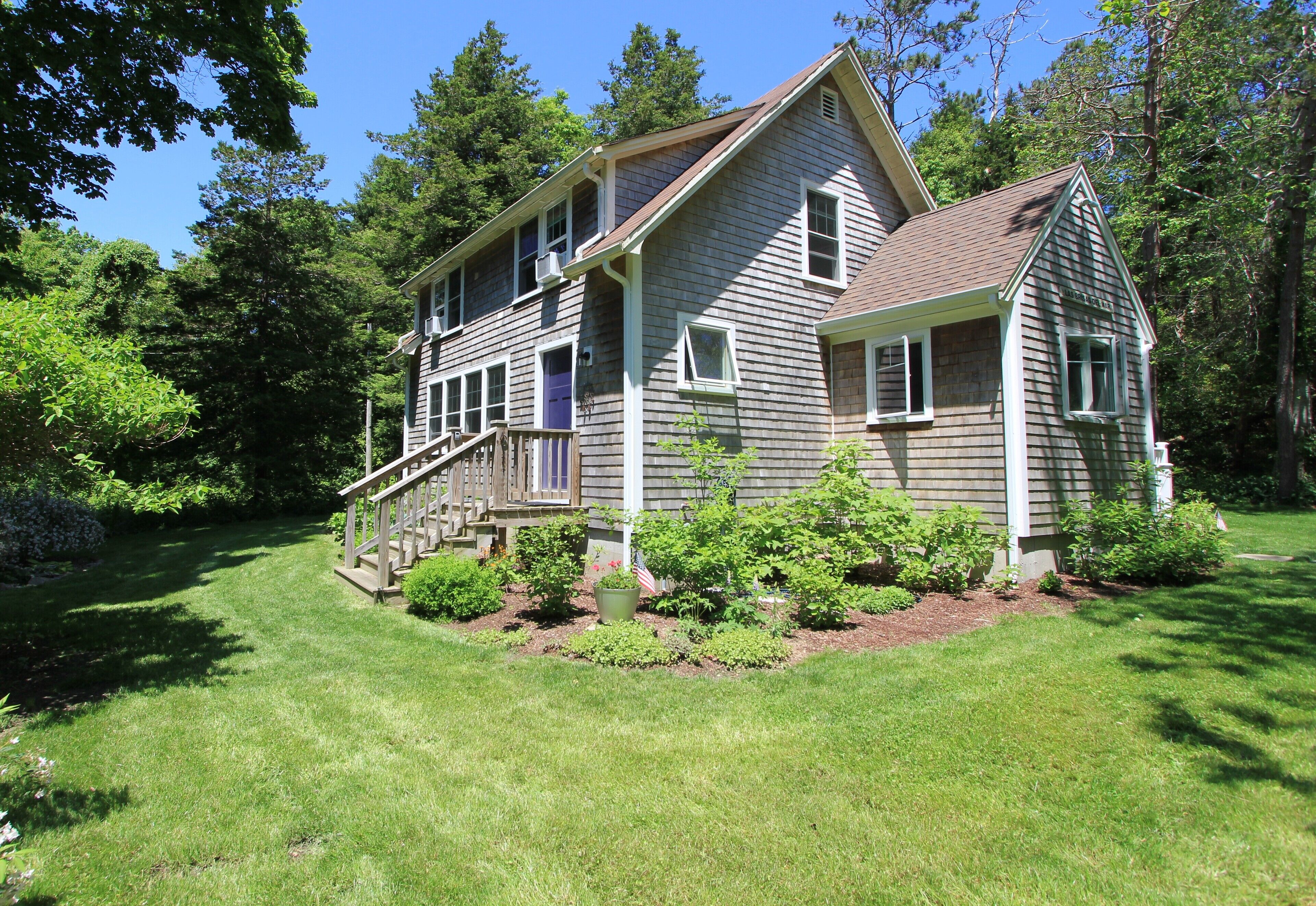 611 Rt 6A- Pet-Friendly, 1 Mile to Private Beach- Parking Pass Included, Firepit