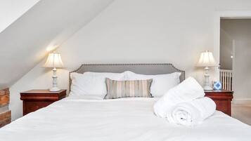 6 Schlafzimmer, Schreibtisch, Bügeleisen/Bügelbrett, WLAN