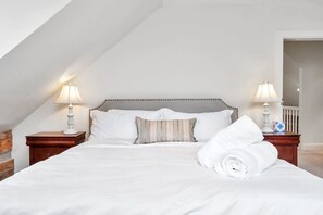 6 Schlafzimmer, Schreibtisch, Bügeleisen/Bügelbrett, WLAN