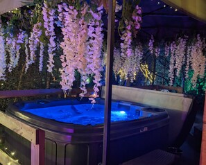 Property grounds - Swan Lodge With Hot Tub, Sauna and Treatments (Doncaster)