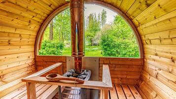 Studio, 1 King Bed | Spa