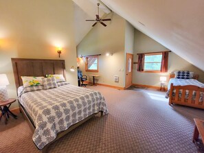 3 bedrooms, iron/ironing board, internet, bed sheets