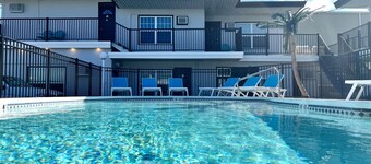 Deluxe One Bedroom Suite 101