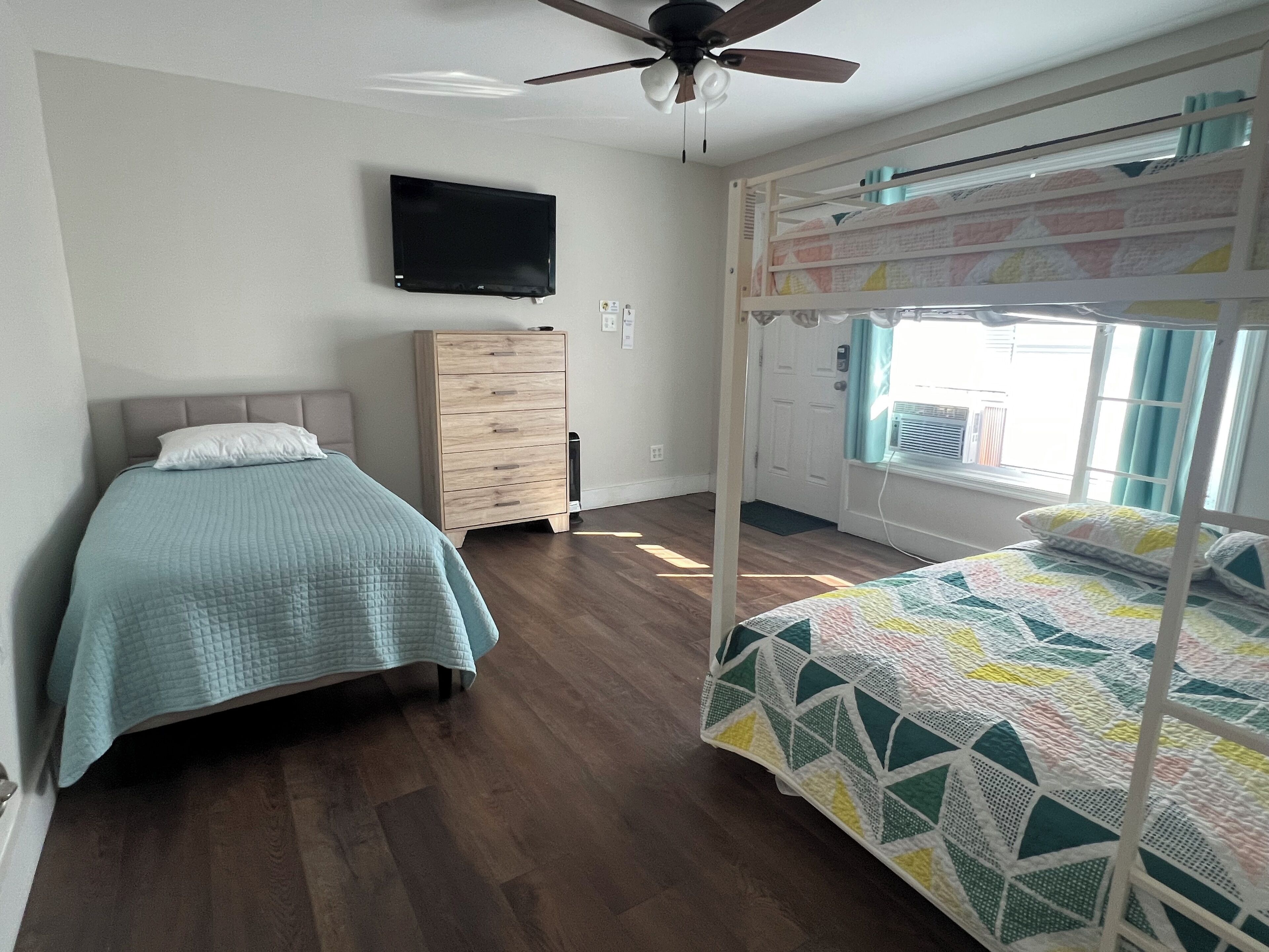 2 bedrooms, WiFi, bed sheets