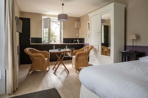 Iron/ironing board, free WiFi, bed sheets - Studio Les Ruets - Studio House, Sleeps 2 (Cancale)