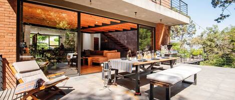 Outdoor dining