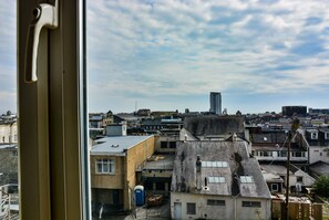 View from room - Captivating 3-bed House in Swansea Town Center (Swansea)