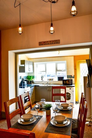 House | Private kitchen | Fridge, microwave, oven, stovetop