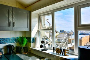 House | Private kitchen | Fridge, microwave, oven, stovetop