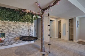 Interior - NEW Raspberry Mountain Family Farmhouse Walkout (Monument)