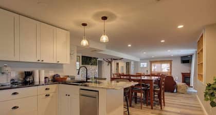 Walkout: Raspberry Mountain Family Farmhouse