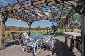 Children's area - NEW Raspberry Mountain Family Farmhouse Walkout (Monument)