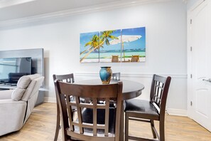 Dining - Island escape with central AC, cozy balcony & on-site pool - walk to beach (South Padre Island)