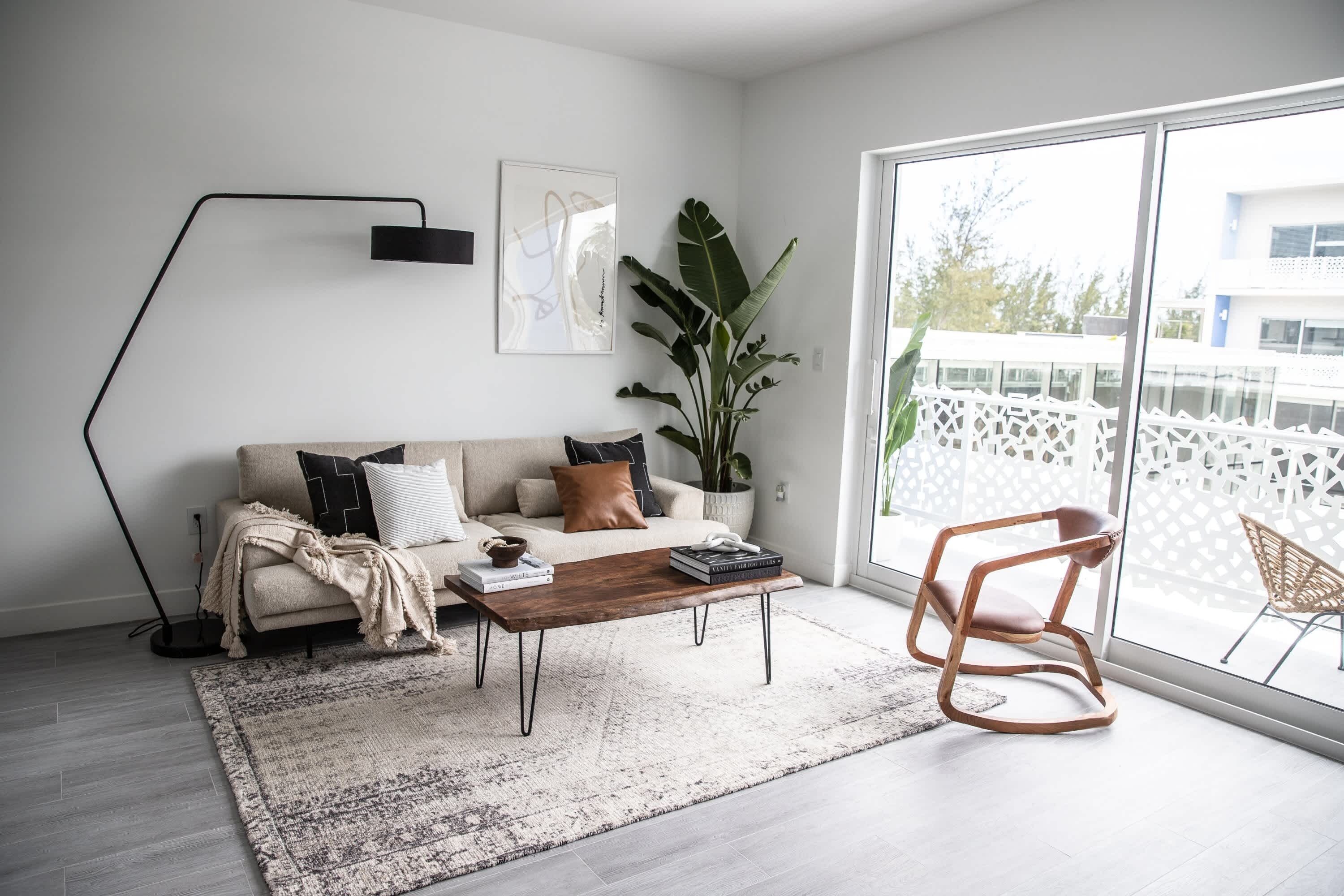 Televisión y oficina 