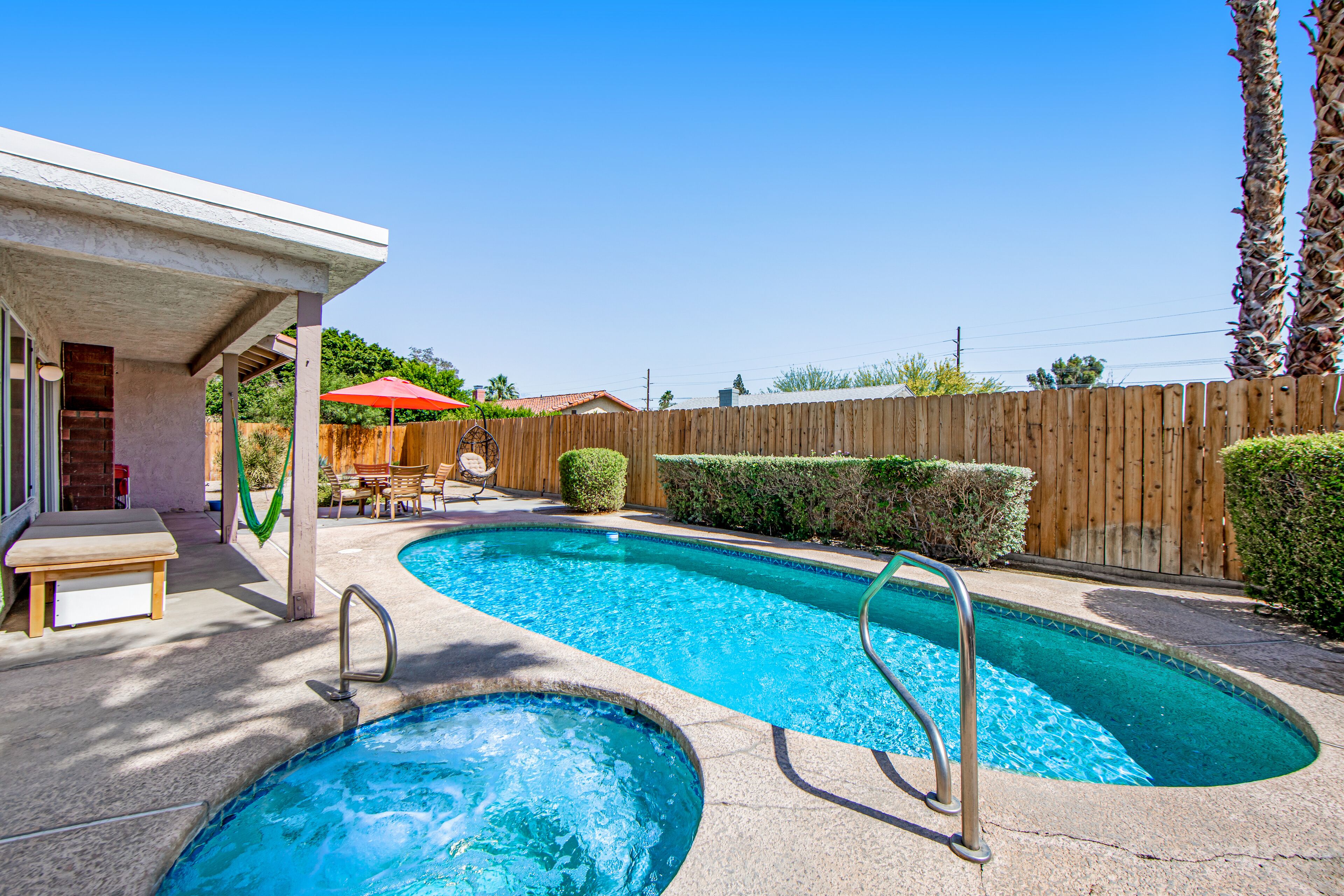 Cozy and inviting home with pool, patio, pool spa, & WiFi - dogs welcome
