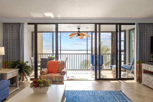 Gorgeous Residence with Panoramic Ocean Views and Secluded Beach- Pool Open!