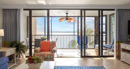 Gorgeous Residence with Panoramic Ocean Views and Secluded Beach- Pool Open!