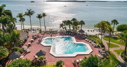 Gorgeous Residence with Panoramic Ocean Views and Secluded Beach- Pool Open!