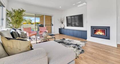 Hideaway on Curran - Modern Retreat in CBD, Firepit