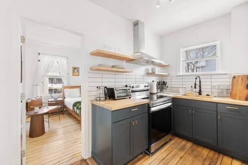 ★9-Bedrooms★ Modern & Stylish Stay for Big Grps!