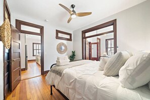 2 عدّة غرف نوم ومكتب ومكواة/لوح كي وسرير سفر