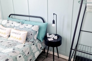3 bedrooms, bed sheets