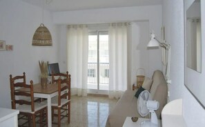 Living area - Beautiful apartment with sea views. (Grau i Platja)
