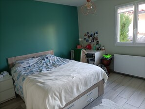 3 bedrooms, WiFi - Maison agréable de plein pied piscine calme petit village aux portes du médoc (TAILLAN MEDOC)
