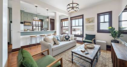 Stylish Historic Loft, 3 Blocks to The Strand