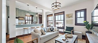 Stylish Historic Loft, 3 Blocks to The Strand