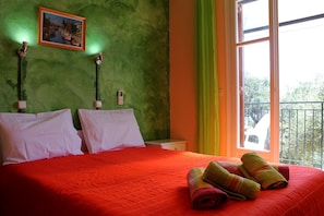 2 slaapkamers, een strijkplank/strijkijzer, reisbedje, gratis wifi