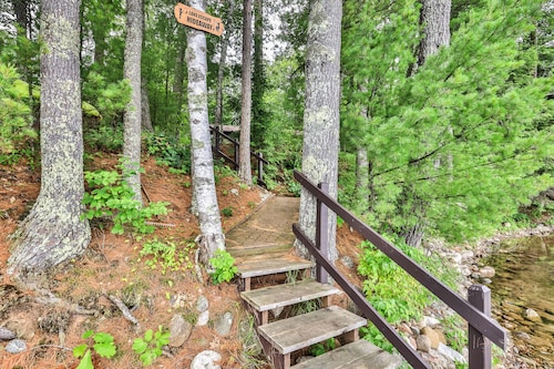 Lakefront home with firepit, screened porch,  WiFi, central AC, and kayaks