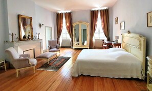 4 bedrooms, iron/ironing board, free WiFi