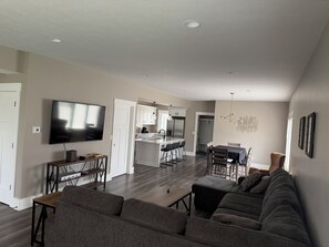 Smart TV - DT Indy near Convention Lucas Oil & Gainbridge (Indianapolis)