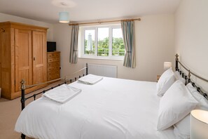 3 عدّة غرف نوم وسرير سفر وواي فاي