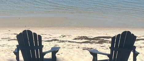 Beach nearby, sun-loungers, beach towels