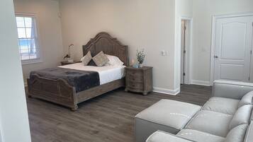 3 slaapkamers, een strijkplank/strijkijzer, beddengoed