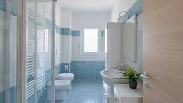 Doccia, asciugacapelli, asciugamani