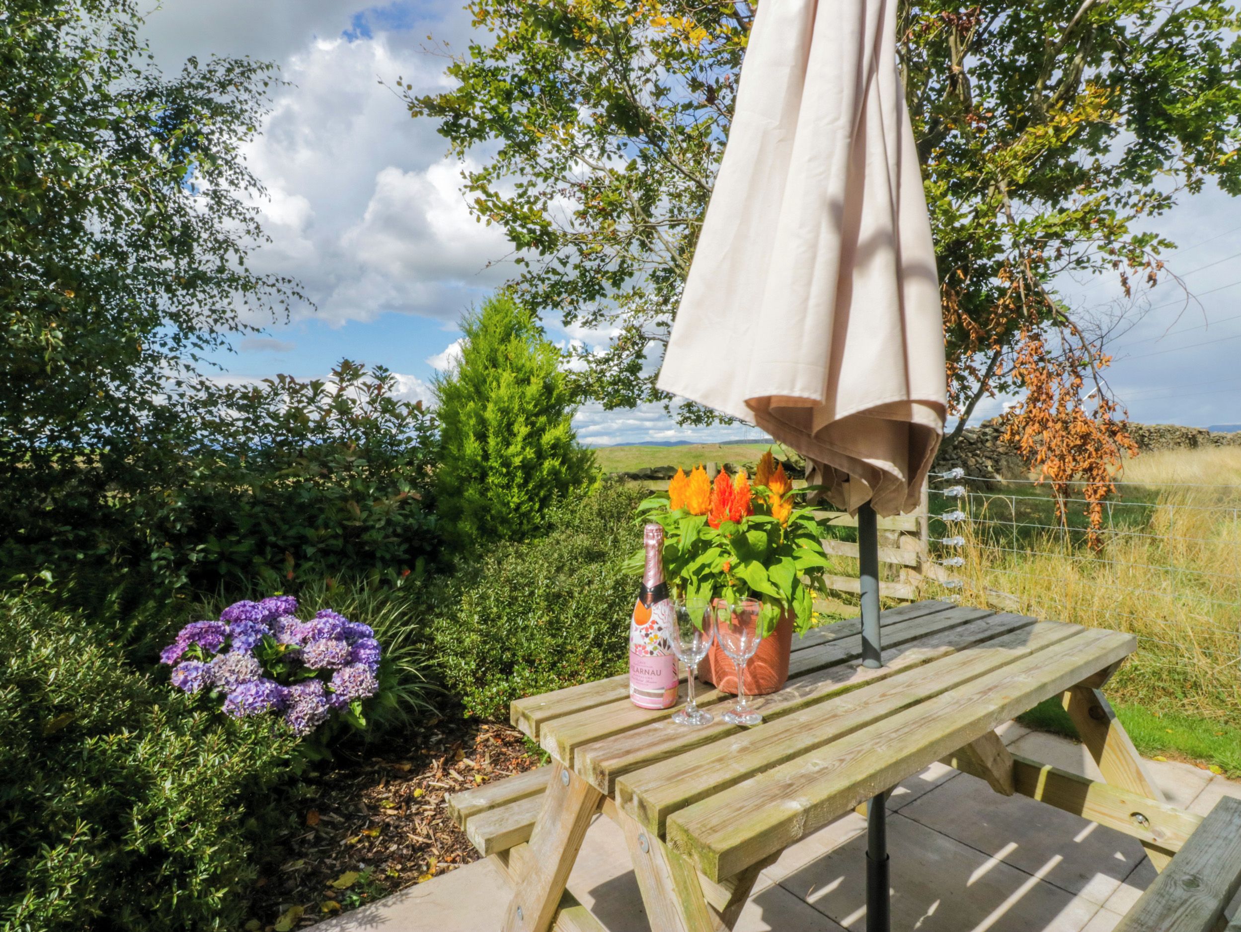 Cottage | Outdoor dining