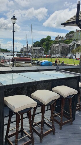 LOVELY 2 BED APARTMENT PORTHMADOG HARBOURSIDE FANTASTIC VIEWS