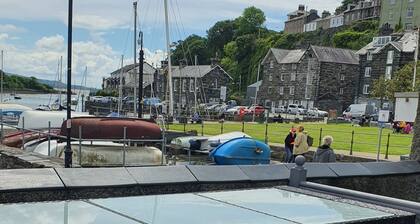 LOVELY 2 BED APARTMENT PORTHMADOG HARBOURSIDE FANTASTIC VIEWS