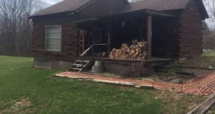 Tappan Lake Cabin -Three acres of privacy!